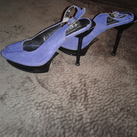 Shoes - Picture 3 of 4